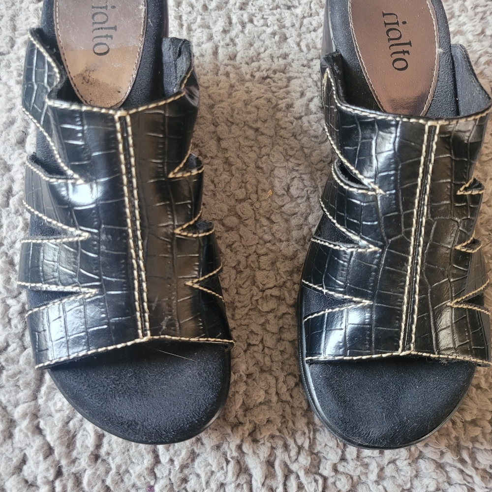 BRAND NEW Rialto sandals